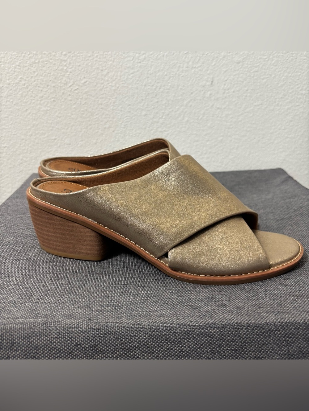 EuroSoft by Sofft Cidney Light Taupe Crossover Slip-On Mules size 8.5 - Picture 10 of 10